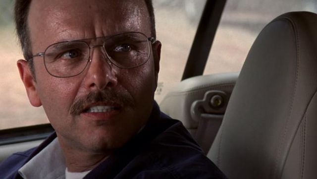 Leonard, katilin Teddy olduğunu düşünüyor.